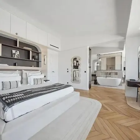 Sublime Avenue Montaigne