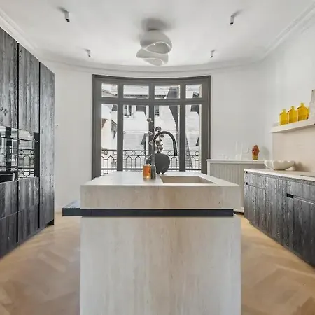 Apartment Sublime Avenue Montaigne *