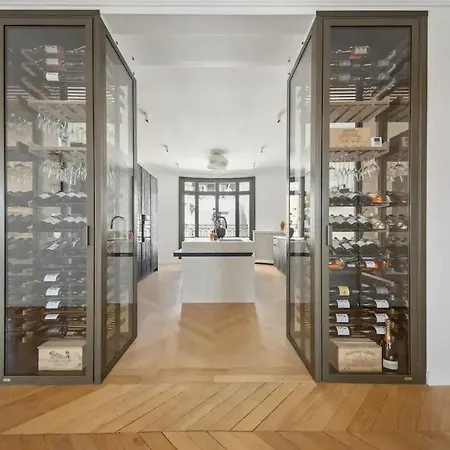 Sublime Avenue Montaigne Apartment