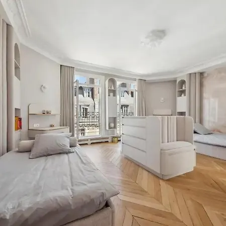 Apartment Sublime Avenue Montaigne
