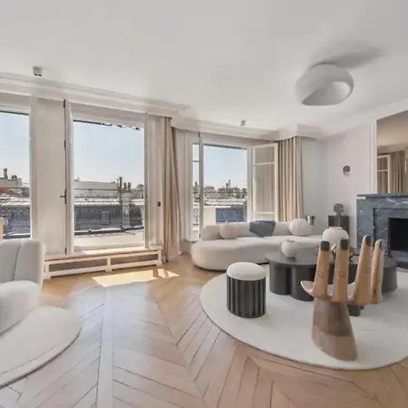 Sublime Avenue Montaigne Apartment Paris